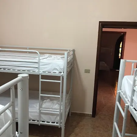Hostel Villa * ティラナ